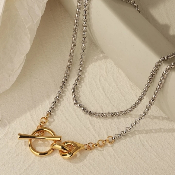 2 TONE chunky Paperclip style EARRINGS 📎 - Picture 4 of 4